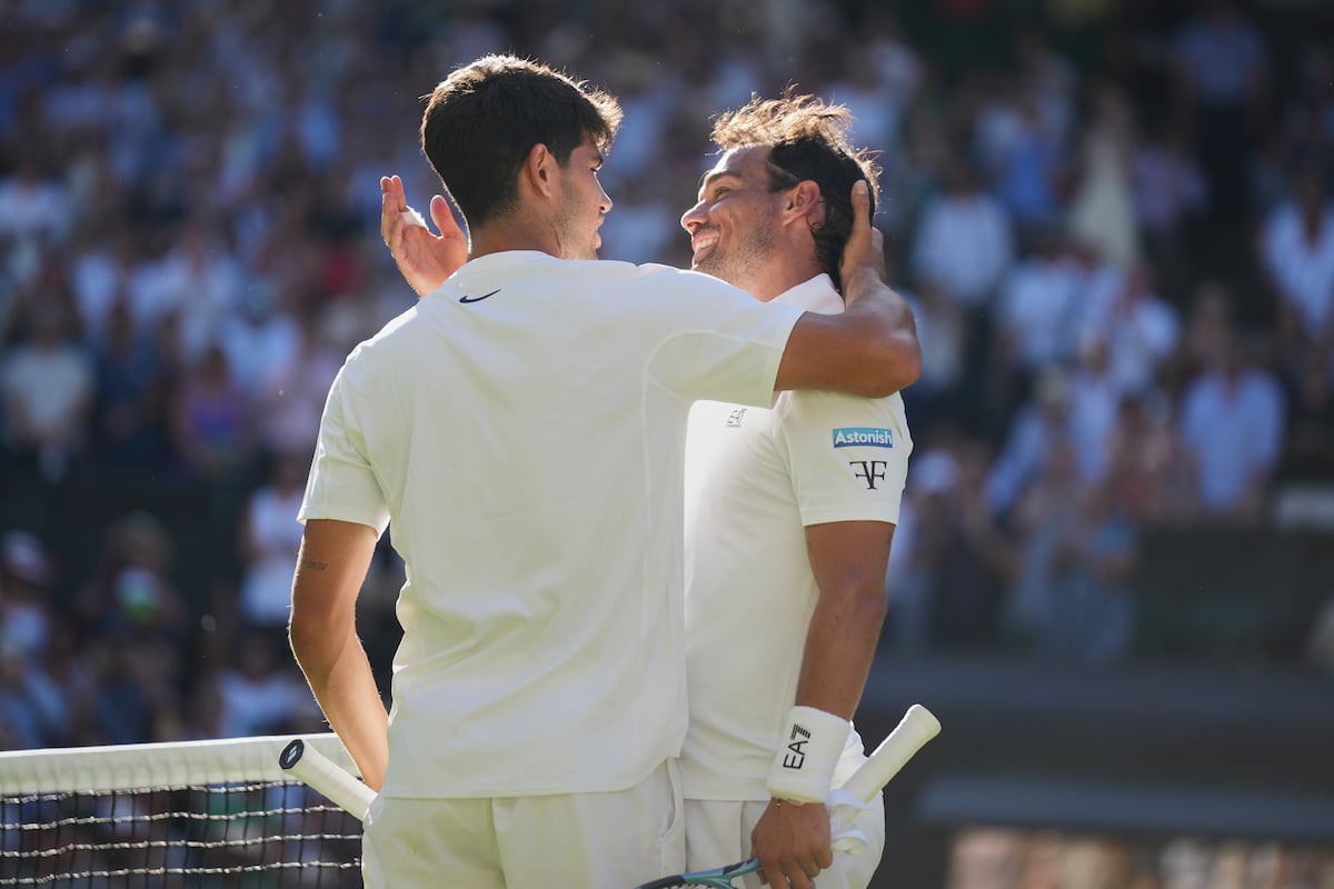Curvas, sudores y agobio para Alcaraz, superviviente ante Fognini