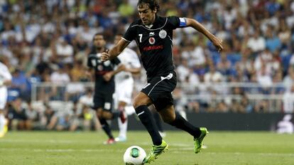 Raúl, con el Al-Saad, en un partido del torneo Santiago Bernabéu contra el Real Madrid