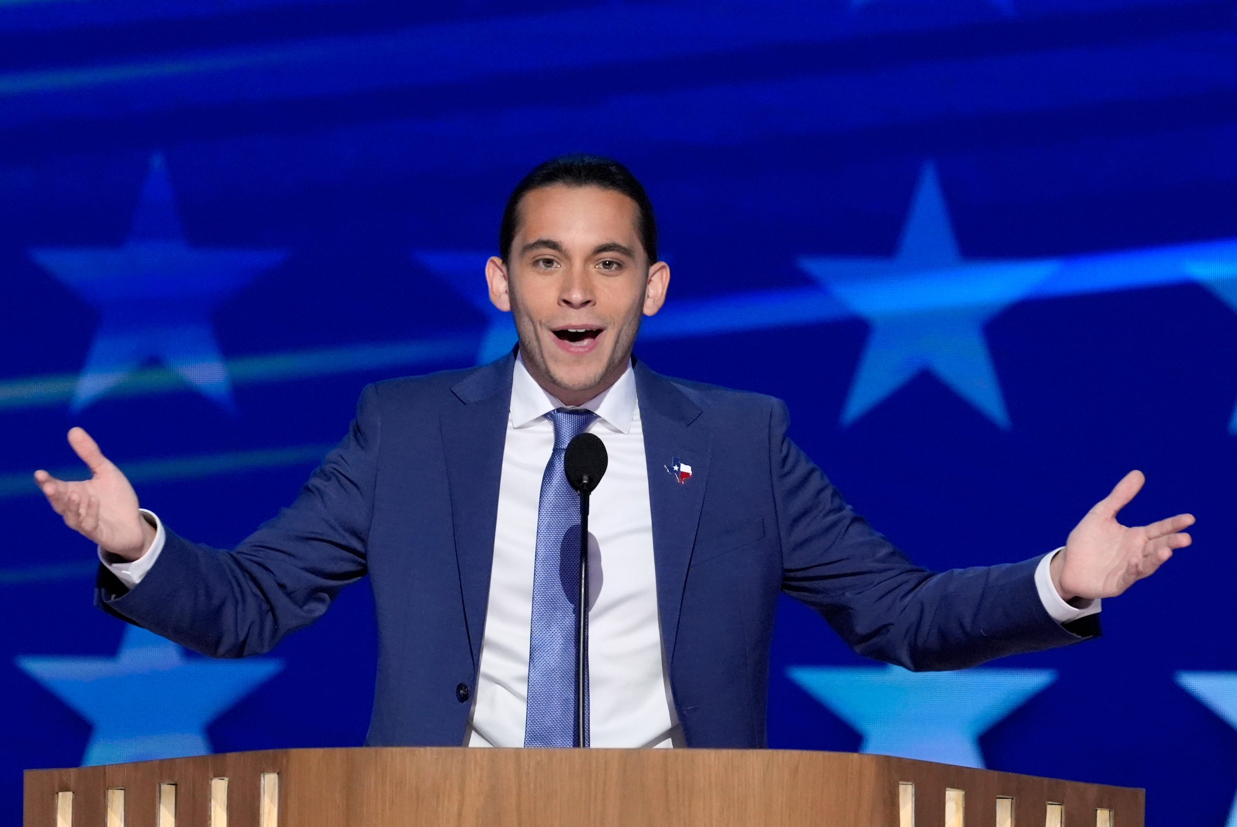 Carlos Eduardo Espina: “Subo 15 videos al día porque me pongo límites, pero podrían ser 30 o 40 con todo lo que pasa”