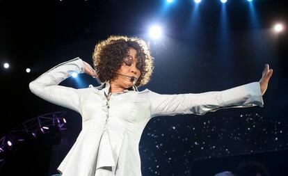 Whitney Houston durante uno de sus conciertos en 2010.