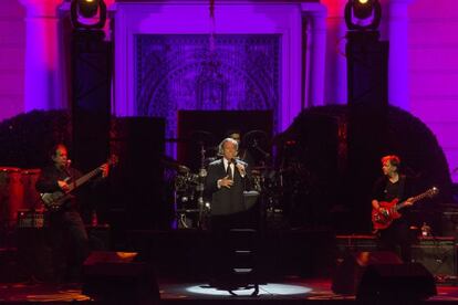 Julio Iglesias actuó anoche en Barcelona en el nuevo Festival Jardins de Pedralbes.