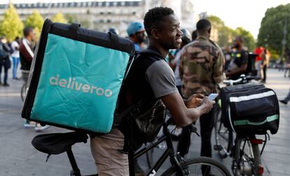 Un repartidor de Deliveroo en París el pasado 7 de agosto