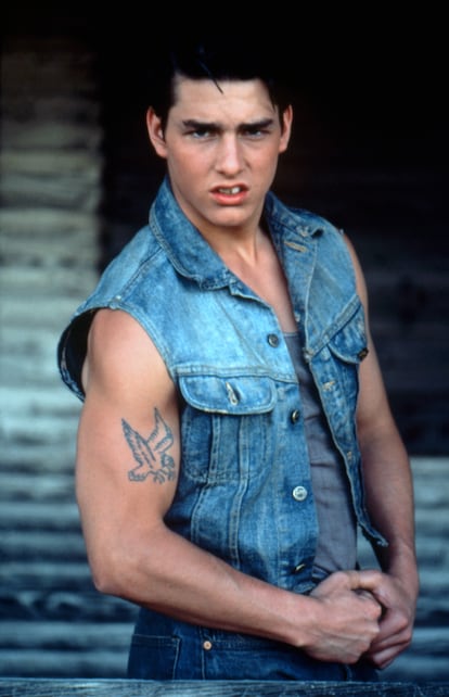 Tom Cruise - El actor posee una de las sonrisas perfectas y hollywoodienses por definición: dientes blancos y bien alineados. Sin embargo, no siempre fue así: en su aparición en 'Top Gun' (1986), por ejemplo, se hace evidente que ha recibido tratamiento para lograr el cambio. En aquel tiempo sus dientes estaban torcidos y separados. Colin Firth, Zac Efron, Nicolas Cage o Morgan Freeman son otros de los actores masculinos que decidieron pasar por el dentista mejorando su sonrisa para siempre.