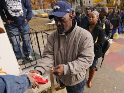 Reparto de comida en Anacostia.