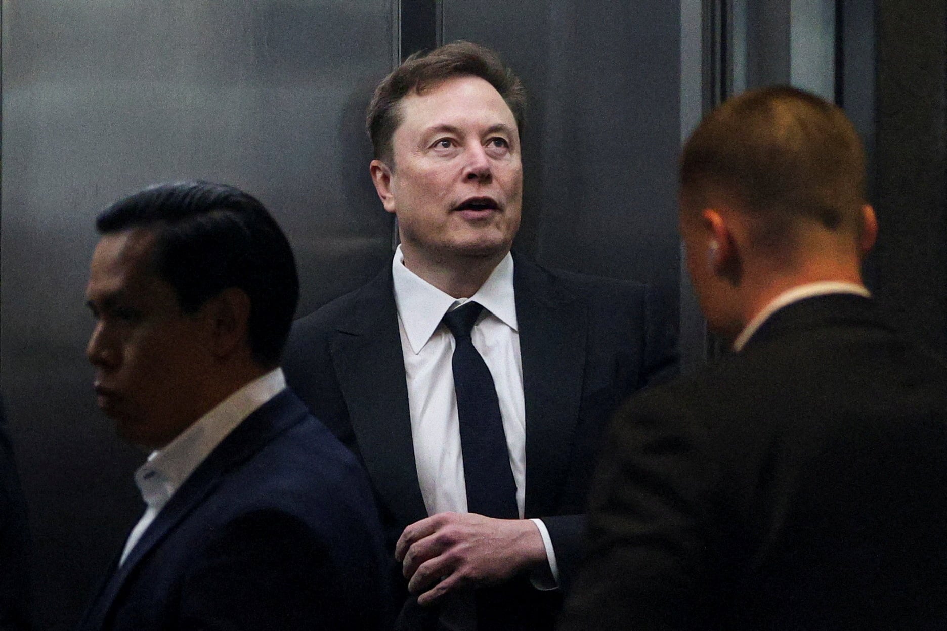 Los contratos de defensa multimillonarios de Trump dan combustible a la salida a Bolsa de SpaceX