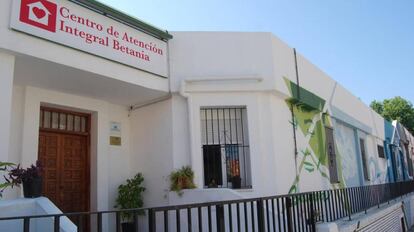 Fachada del Hogar Betania, donde fue trasladada la víctima tras la agresión.