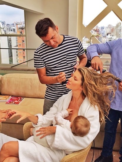 La modelo Gisele Bundchen convirtió en viral esta imagen en la que agradecía a su equipo de belleza el trabajo realizado para que ella pudiera conciliar la vida profesional y personal.