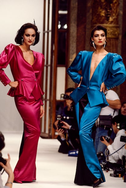 Desfile de Emanuel Ungaro en enero de 1986, edad dorada del creador.