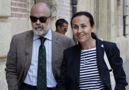 El juez José Flors, el primero en instruir Gürtel, y la presidenta del TSJ, Pilar de la Oliva.