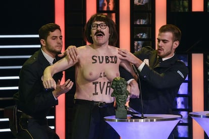 El actor Joaquín Reyes durante su actuación en la gala de los Premios Goya 2014.