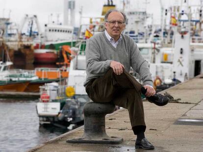 Fernando González Laxe, presidente de Puertos del Estado, en el puerto peesquero de A Coruña.
