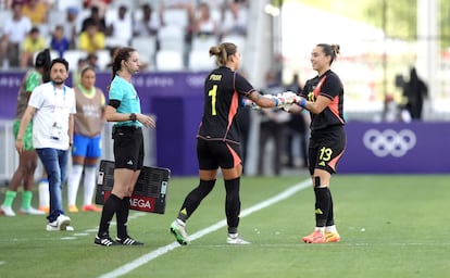 Misa Rodríguez sustituye a Cata Coll el 31 de julio de 2024 durante el partido de España ante Brasil en la fase de grupos de los Juegos Olímpicos, disputado en el estadio Noeveau de Burdeos.