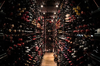 La bodega de vinos del restaurante Ten con Ten en el distrito de Salamanca, en una foto cedida por el local.