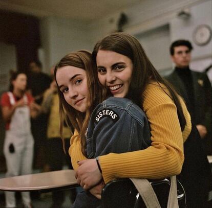 y Beanie Feldstein, protagonistas de 'Súper Empollonas'.