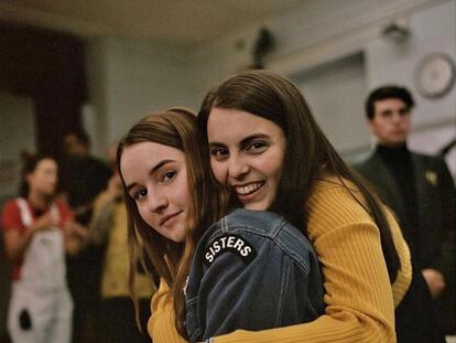 y Beanie Feldstein, protagonistas de 'Súper Empollonas'.