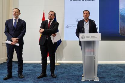 Desde la izquierda, el presidente de Adif, Ángel Contreras; el presidente de Renfe, Raül Blanco; y el actual ministro de Transportes, Óscar Puente, la pasada semana.