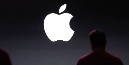 El logo característico de Apple durante una presentación de la compañía en en California. 