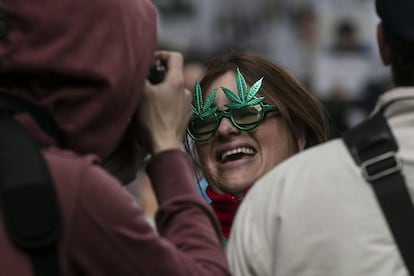 El colorido que se ve en la marcha también es atractivo para los turistas que están de paso en Buenos Aires.