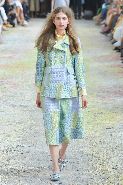 Uno de los looks de Luisa Beccaria vistos en la Milan Fashion Week de 2019.