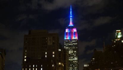 L&#039;Empire State Building, blaugrana.