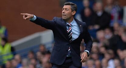 Caixinha en un partido con Rangers. 