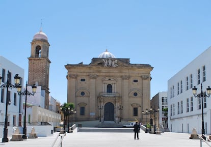 Fachada principal de la Iglesia Mayor de Chiclana.