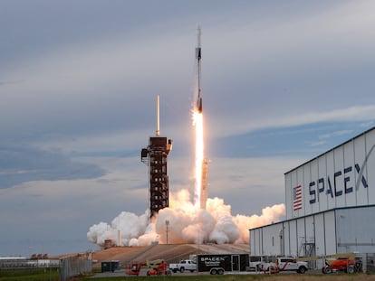 Lanzamiento de un cohete de SpaceX en Cabo Cañaveral (Florida).