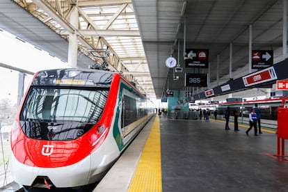 El Tren Interurbano México-Toluca en la estación Zinacantepec, durante su inauguración este viernes.