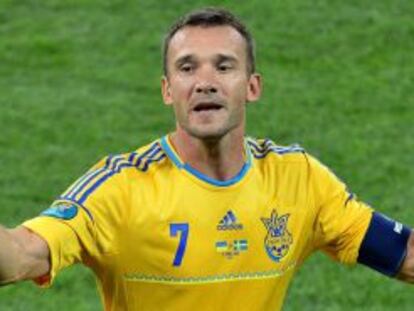 Shevchenko celebra un gol ante Suecia.
