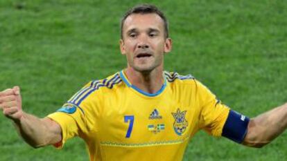 Shevchenko celebra un gol ante Suecia.