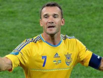 Shevchenko celebra un gol ante Suecia.