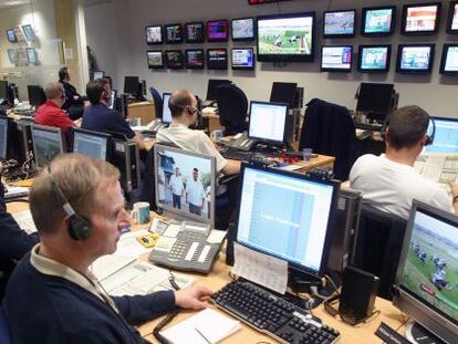 Trabajadores en la central telef&oacute;nica de Betfair. 