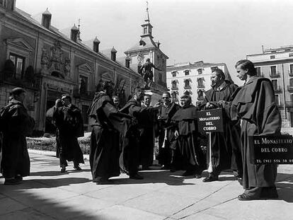 Cobradores de morosos de la empresa El Monasterio del Cobro en Madrid.