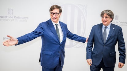 Salvador Illa, a la izquierda, junto a Carles Puigdemont antes de su reunión el martes en Bruselas.