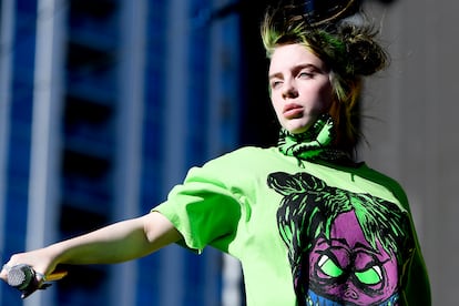 Billie Eilish – “No puedo saber lo que pasa con el mundo animal y no hacer nada al respecto”, contó la cantante de 19 años a la edición británica de la revista Vogue sobre un veganismo que practica desde hace siete. En su caso, fue la educación respecto a las prácticas de las industrias cárnica y láctea lo que le abrió los ojos. “Una vez que lo sabes es complicado dar marcha atrás”.