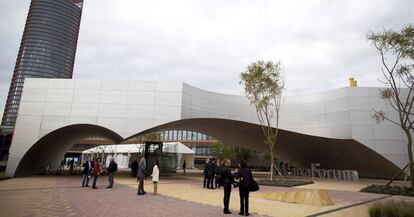 Marquesina de entrada al CaixaForum Sevilla, obra de V&aacute;zquez Consuegra.