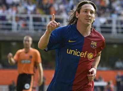 Messi celebra un gol de pretemporada contra el Dundee.