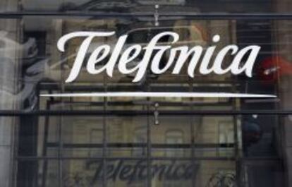 Logo de Telefónica en su sede de Gran Vía.