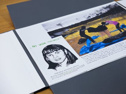 La ilustriación de la activista mexicana Marisela Escobedo, entre las páginas de 'Territorios', en el taller Arte dos Gráfico, en Bogotá.