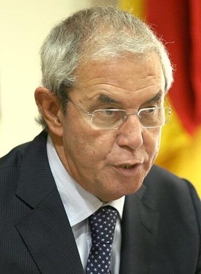 Touriño, ayer, en la rueda de prensa en el Parlamento.