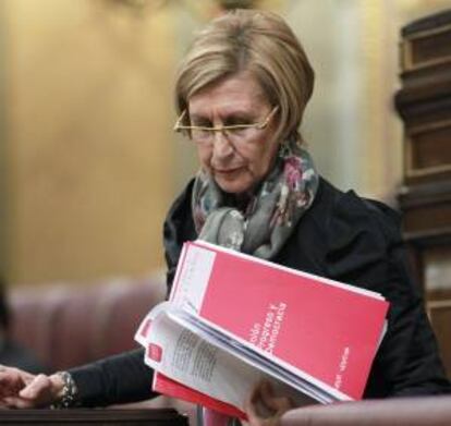 La portavoz de UPyD en el Congreso, Rosa Díez, durante el pleno del Congreso de los Diputados celebrado esta tarde en la Cámara Baja. EFE/Archivo