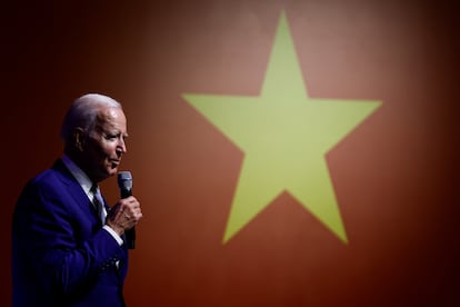 El presidente estadounidense Joe Biden, en una conferencia de prensa en Hanoi, este domingo.