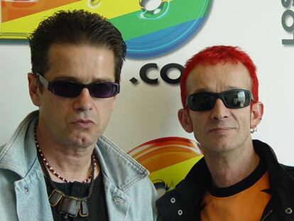 Los Hermanos Santiago y Luis Auserón