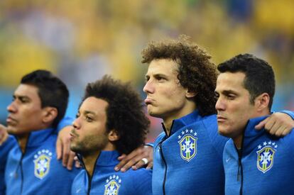 Paulinho, Marcelo, David Luiz e Julio Cesar.