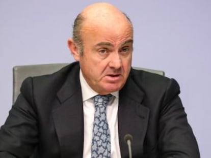 El exministro de Economía afirma que él no pidió la dimisión de Rato sino que lo hizo tras reunirse con los bancos competidores, que no confiaron en sus planes