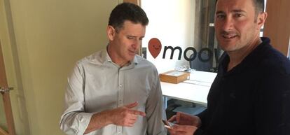 Nir Erez, consejero delegado de Moovit, y Álex Torres, responsable de producto y marketing.