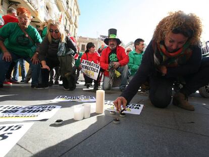 Protesta en Reus por la muerte de una anciana de 81 a&ntilde;os a la que se cort&oacute; el suministro el&eacute;ctrico. 