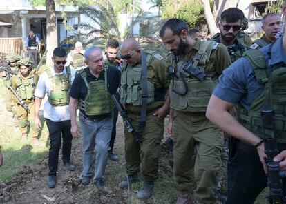 El primer ministro de Israel, Benjamín Netanyahu, visita este sábado la zona de la Franja de Gaza para arengar a las tropas desplegadas. 