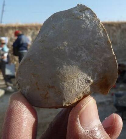 Una herramienta afilada hallada en el yacimiento de Ain Boucherit (Argelia).