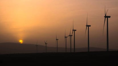 Wind turbines near Campisábalos.